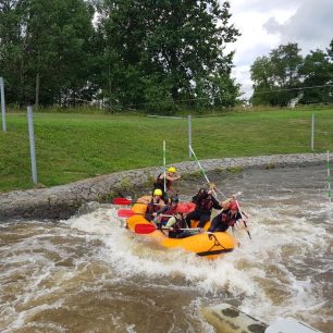 Technika a taktika jízdy na ww na raftu / F: Vodácké centrum Znojmo