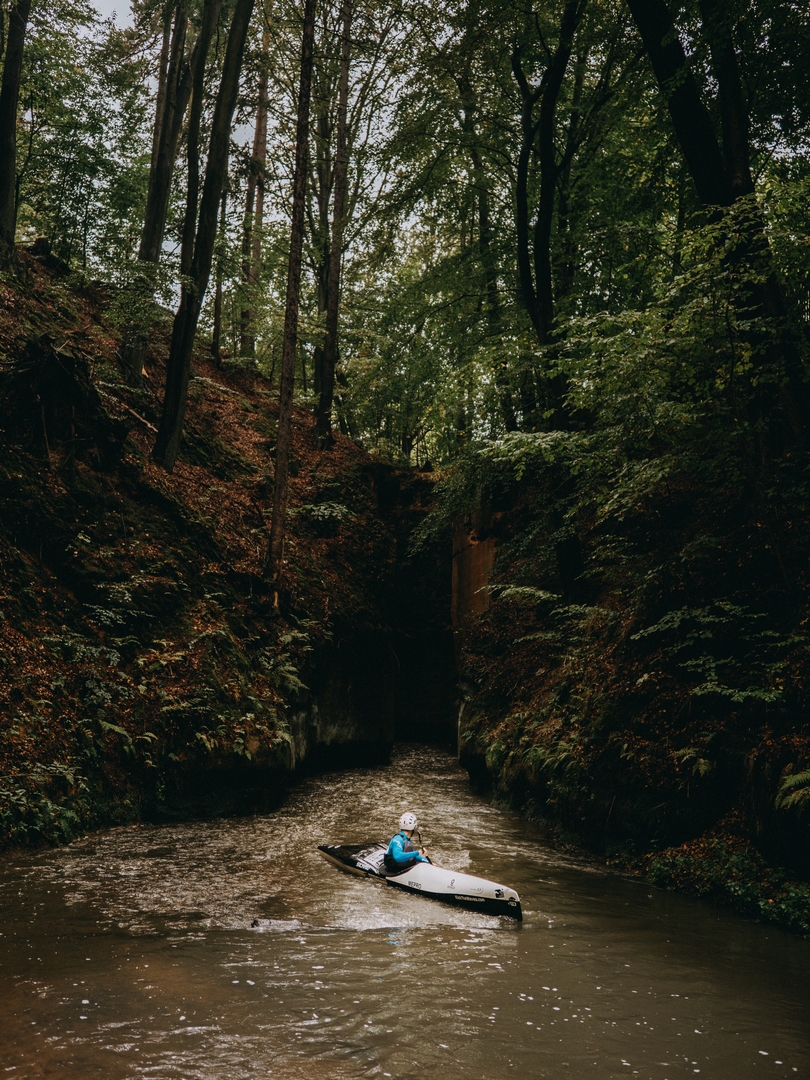 Průrva Ploučnice je jedno z nejromantičtějších vodáckých míst u nás / F: Bára Gajová