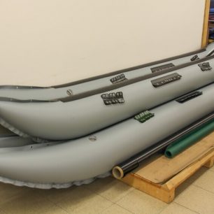 Boční válce na kánoi Rio jsou připravené