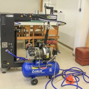 Nejnovější "hračka" – stroj na tepelné svařování