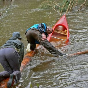 Na tomhle místě vyléval v r. 2006 Slávek Janoušek z mé kytary osm litrů Lužnice. Večer už jsem na ni zas hrál. / F: archiv Jiří Nosek