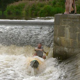Rád jezdím na singla a čtu si vodu sám. Otava 2006. / F: archiv Jiří Nosek