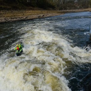 Pod propustí pozor, v peřejích jsou ukryté zbytky vodní elektrárny / F: Jan Hocek