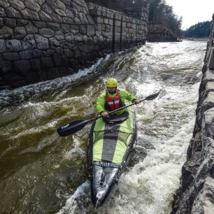 V propusti novomlýnského jezu / F: Jan Hocek