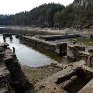Z elektrárny skoro nic nezbylo, jez je v dobrém stavu / F: Jan Hocek