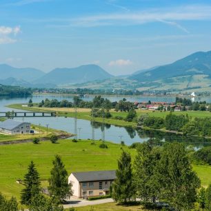 Váh spoutává mnoho přehrad, toto je vodní dílo Bešeňová / F: Jan Hocek