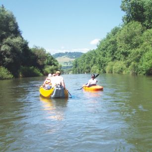 Orava krátce po startu, pohled na kopec Ostražica