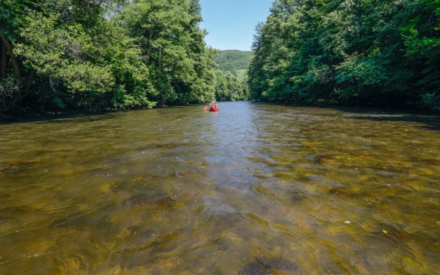 Hron ocení nejen vodáci, ale také milovníci přírody.