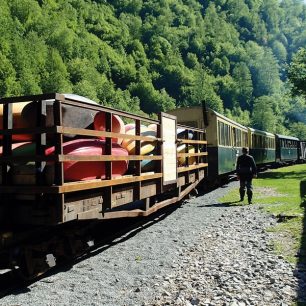 Už je naloženo a vyrážíme do údolí řeky Vaser